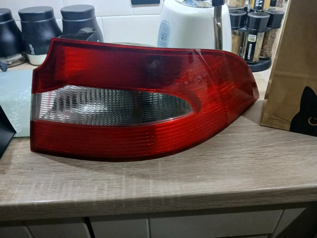 Skoda superb Mk2 tail lights - Image 1