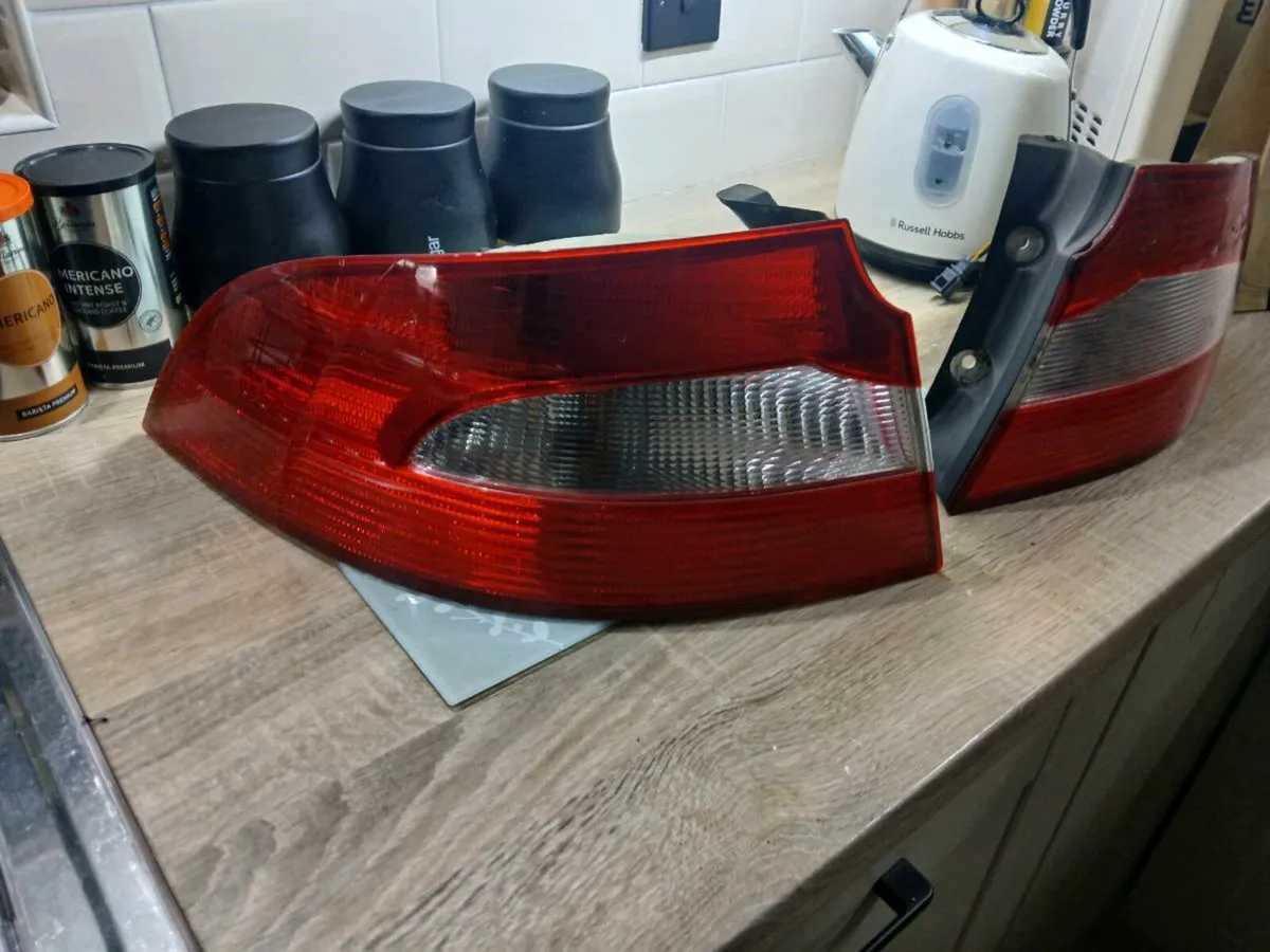 Skoda superb Mk2 tail lights - Image 2