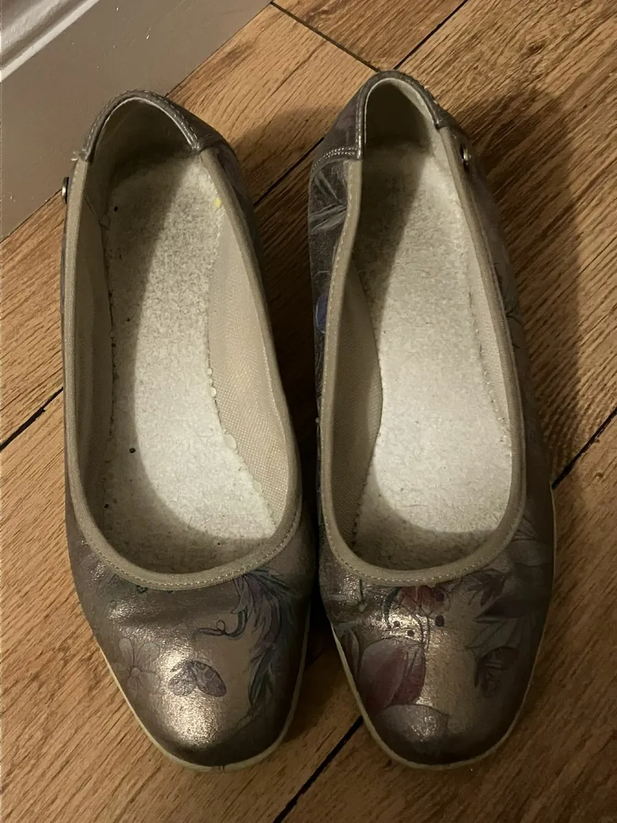 Ladies Shoes - Image 2