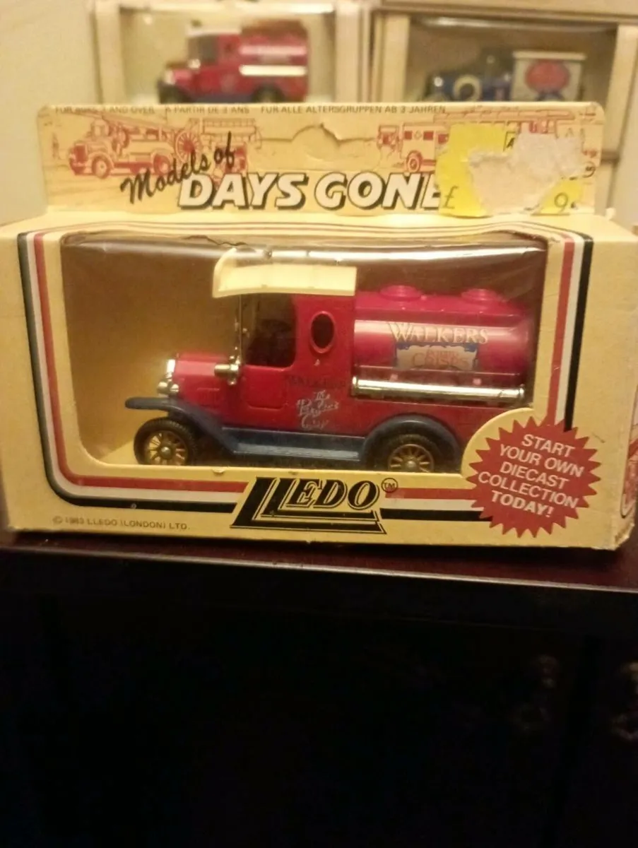 A COLLECTION OF WALKERS CRISPS DIE-CAST MODLES - Image 2