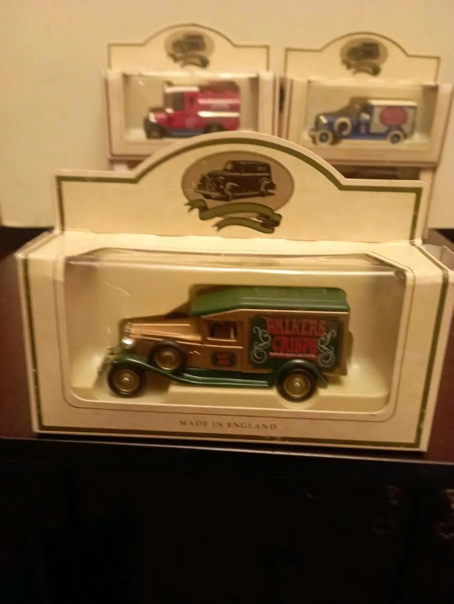 A COLLECTION OF WALKERS CRISPS DIE-CAST MODLES - Image 3