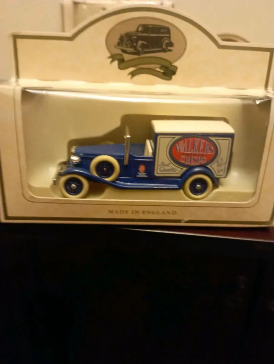 A COLLECTION OF WALKERS CRISPS DIE-CAST MODLES - Image 4
