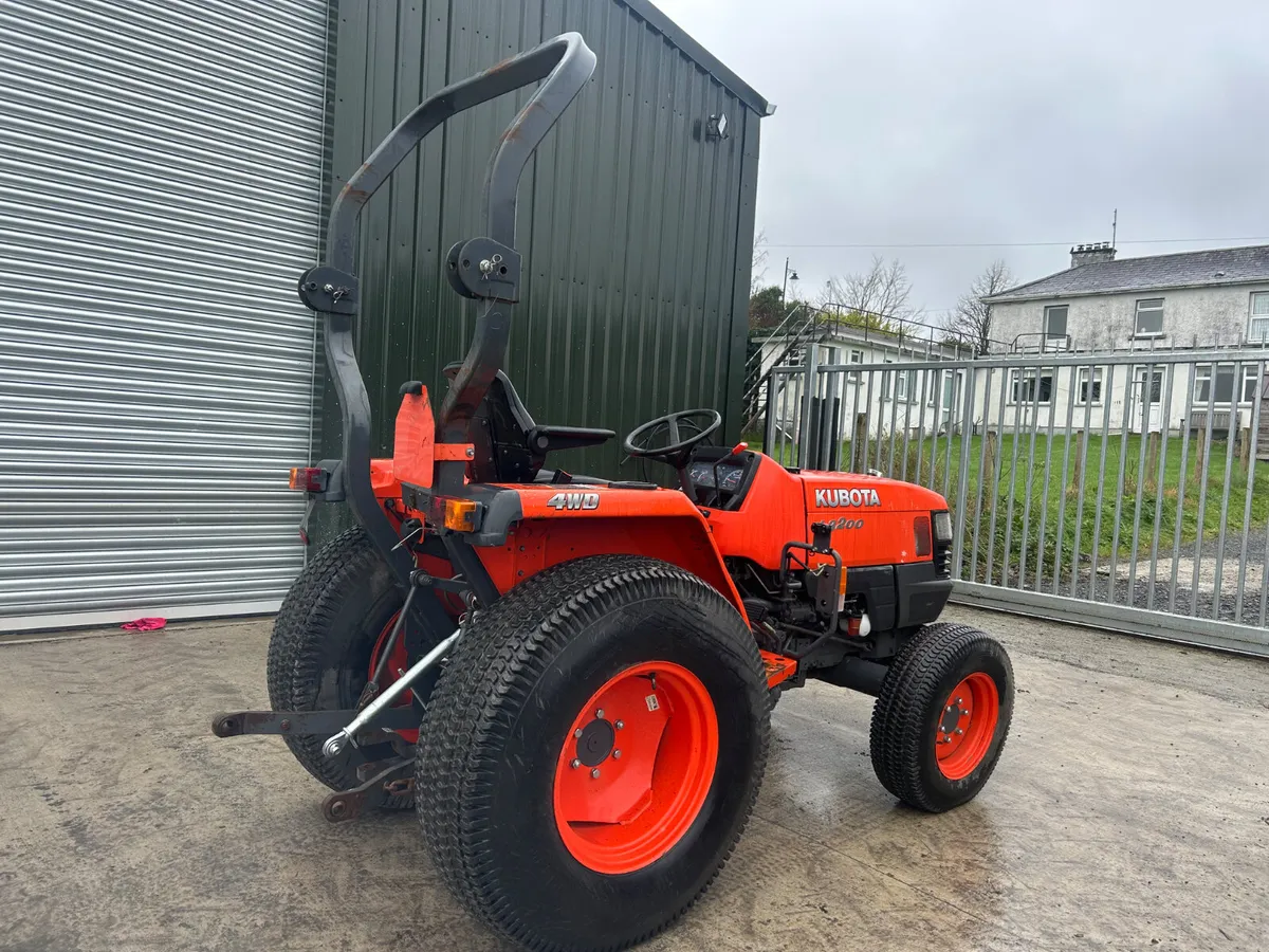 Kubota L3200 Compact Tractor - Image 3