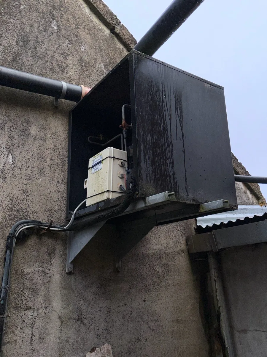 Milking Machine and Bulk Tank - Image 2