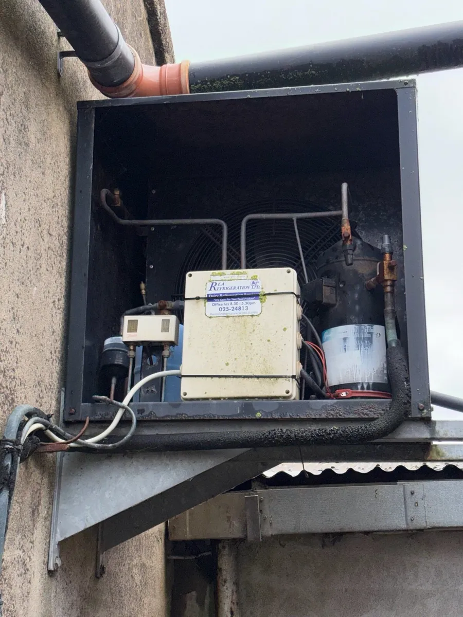 Milking Machine and Bulk Tank - Image 3