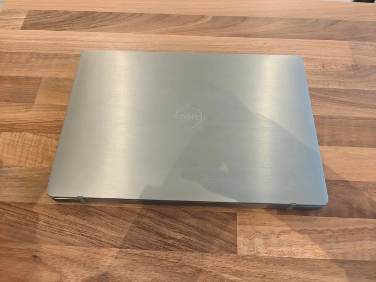 DELL Latitude 7400 | i5 | 16GB | 256GB | 14" Touch - Image 1