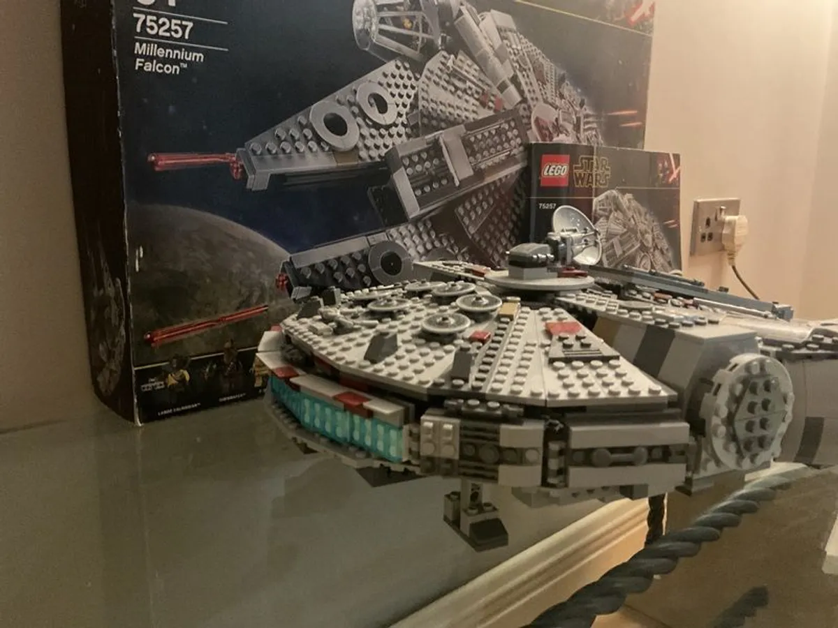 Lego Star-wars Millennium Falcon - Image 2