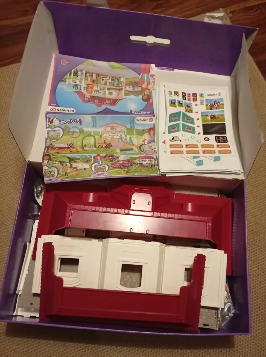 HORSE CLUB SET- LAKESIDE COUNTRY HOUSE & STABLE - Image 1