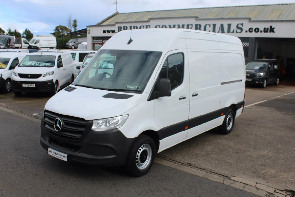 2021 Mercedes-Benz Sprinter 315 L2H2 RWD 7000kgs - Image 1