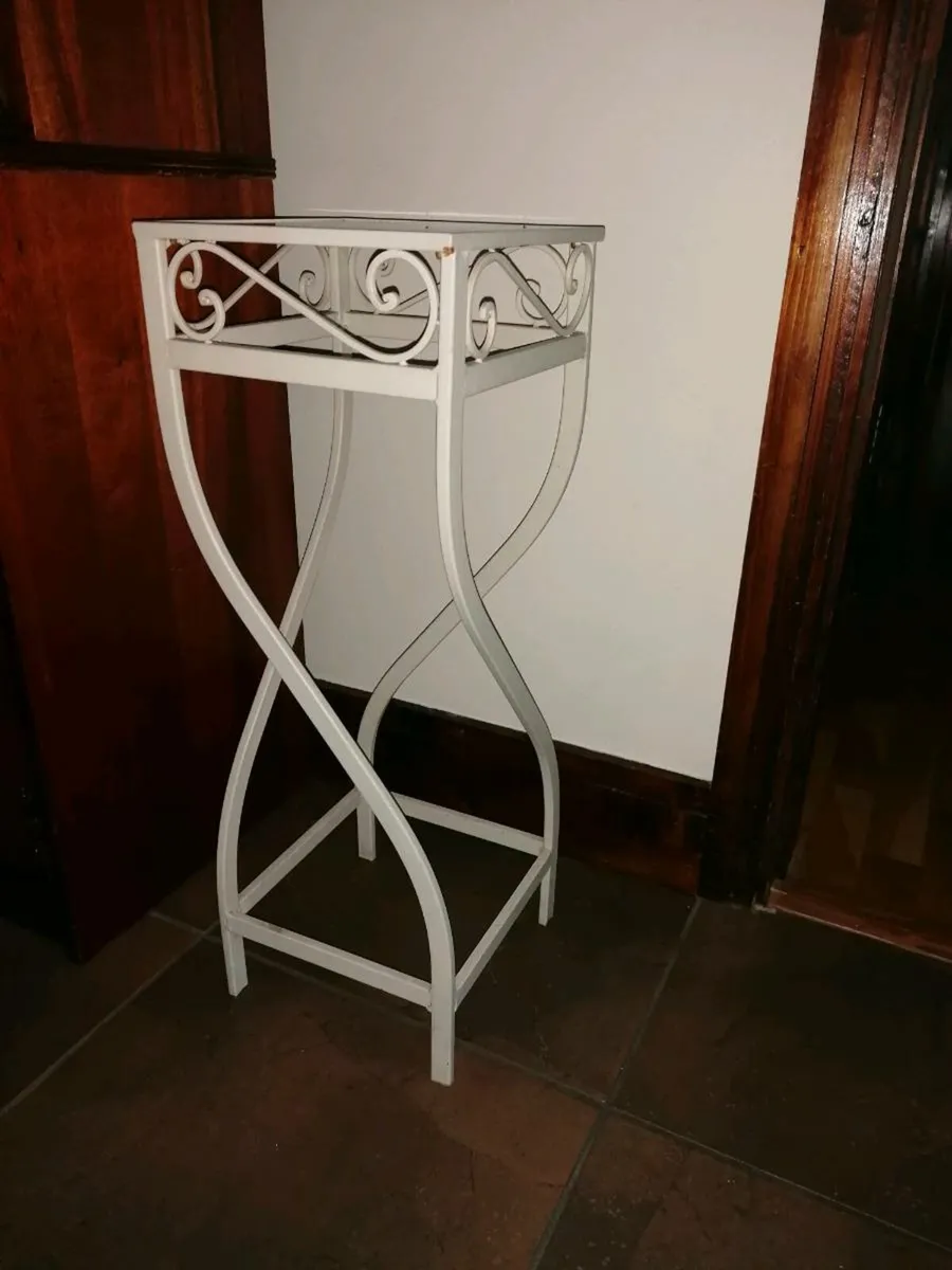 Plant Table - Image 1