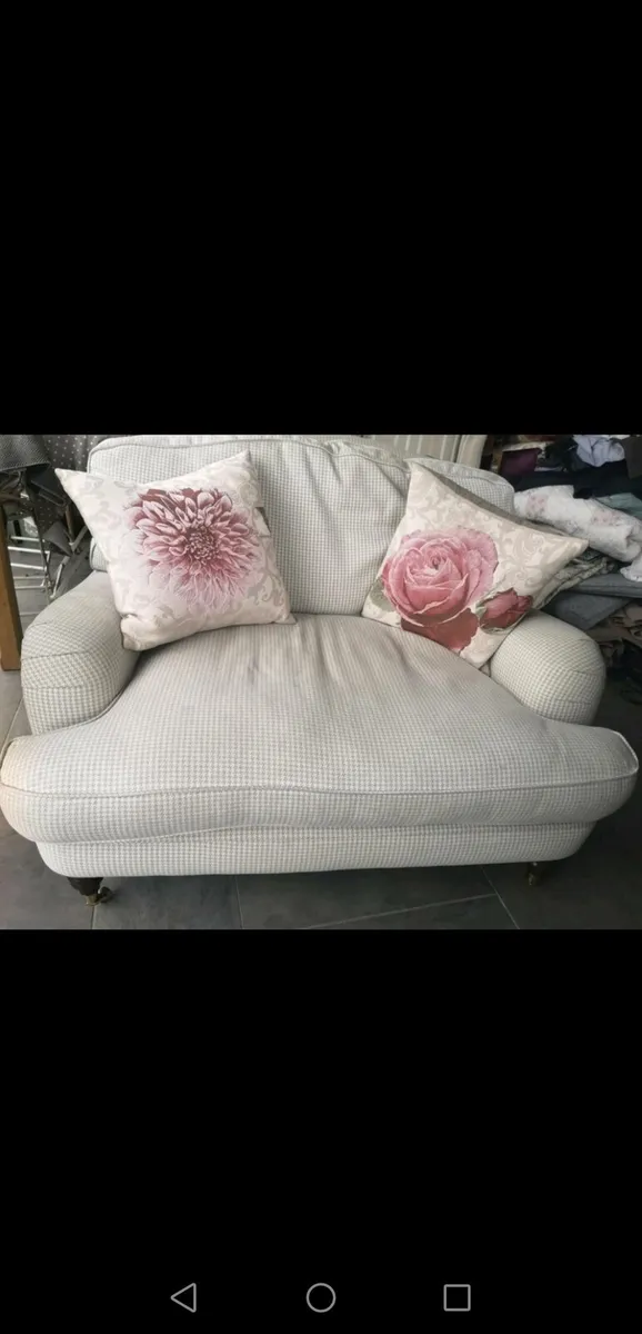 Laura Ashley 2 Seater Couch C/W Front Castors