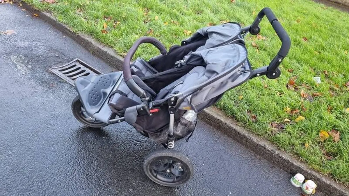 Out and about double buggy - Image 3