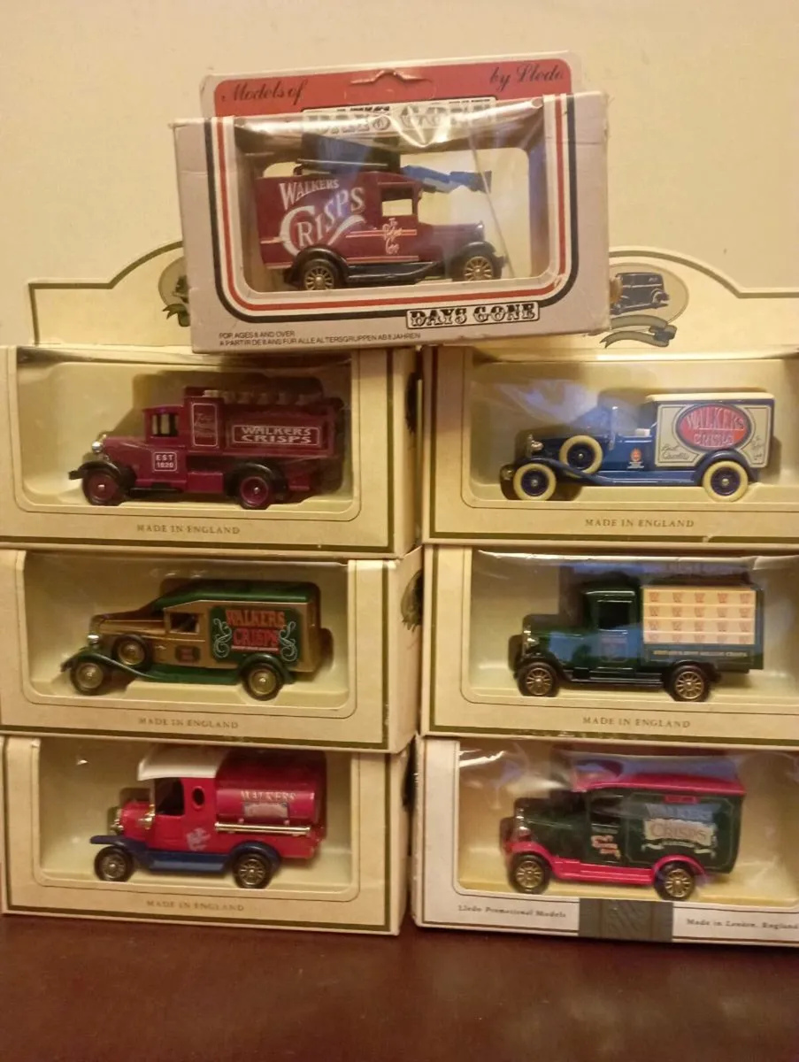 A COLLECTION OF WALKERS CRISPS DIE-CAST MODLES - Image 1