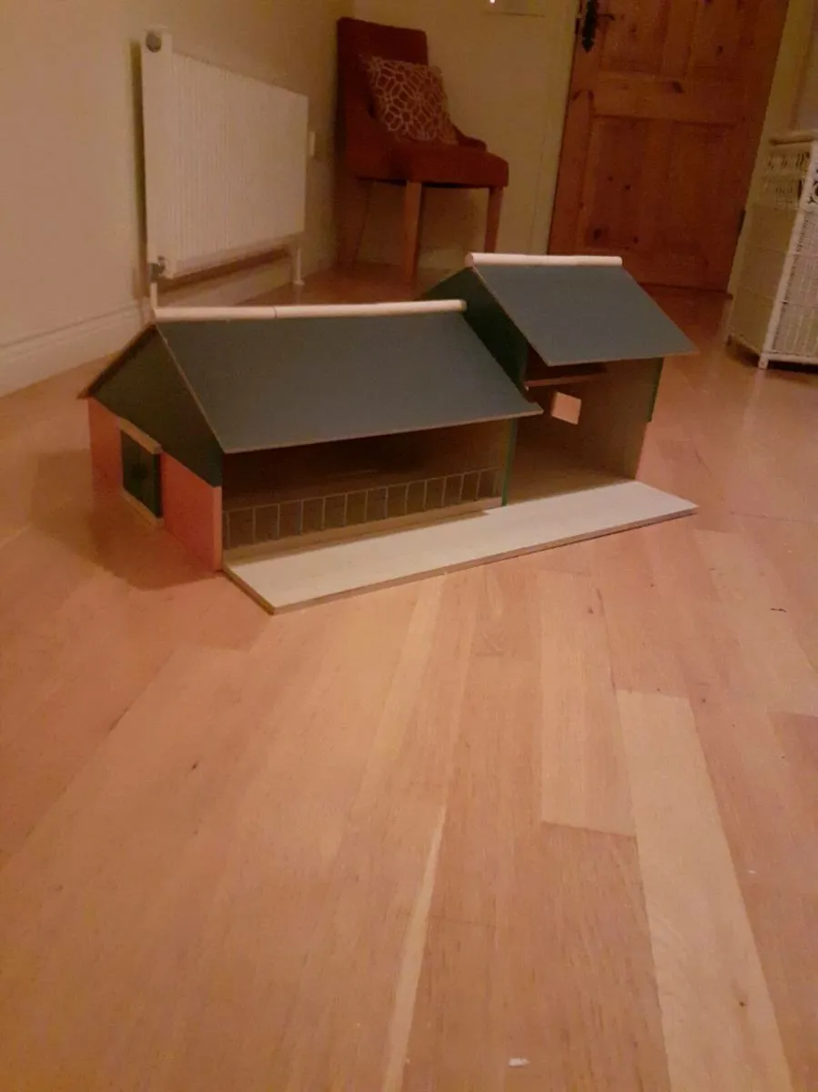 Toy farm shed for sale - Image 1