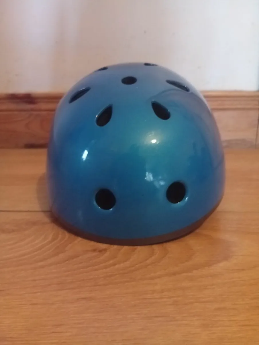 Quality Universal Bycicly helmet 1month old - Image 4