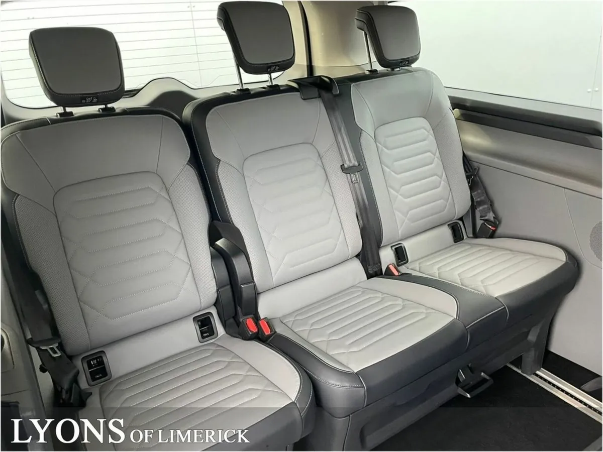 Ford Tourneo Custom TITANIUM BUS HI 340 L2 2.5 L 2 - Image 4