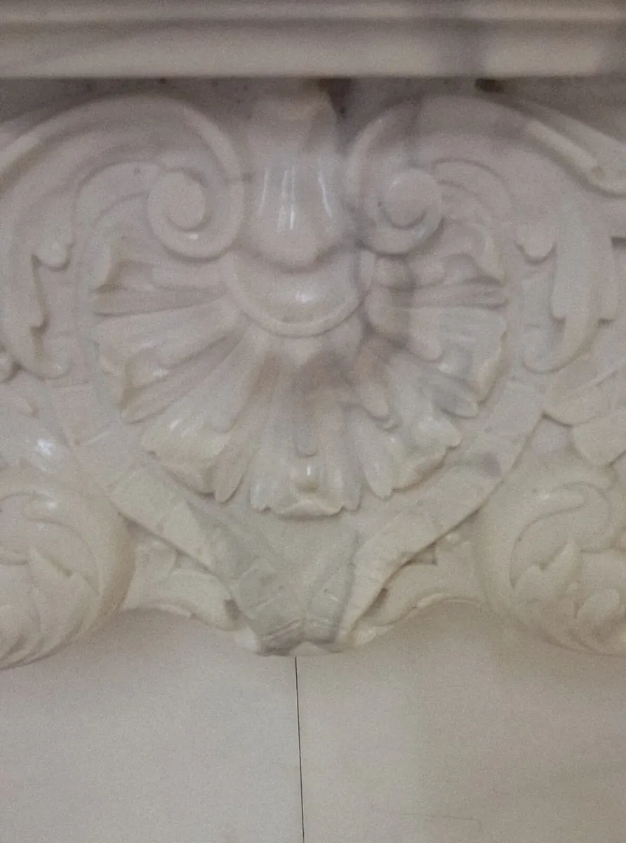 BEAUTIFUL MARBLE FIRE PLACE WITH MATCHING MIRROR. - Image 4