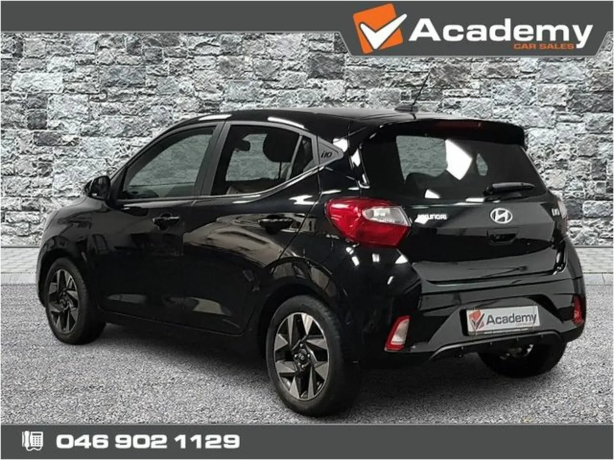 Hyundai i10 Deluxe Plus 5DR - Image 3