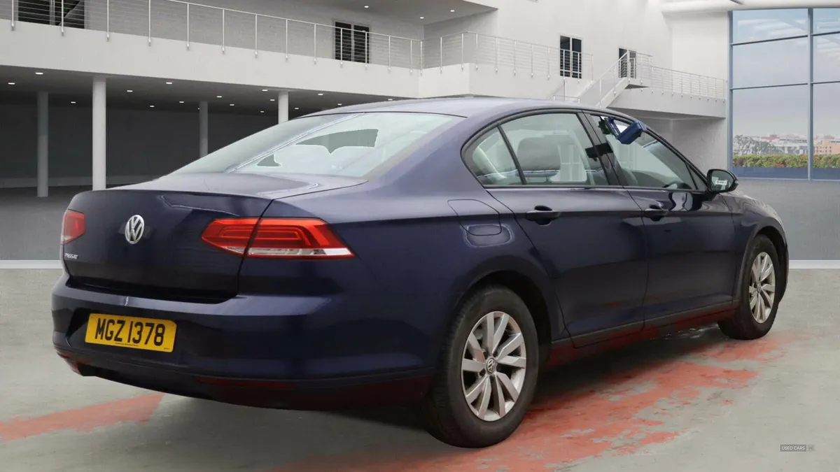 Volkswagen Passat DIESEL SALOON - Image 4
