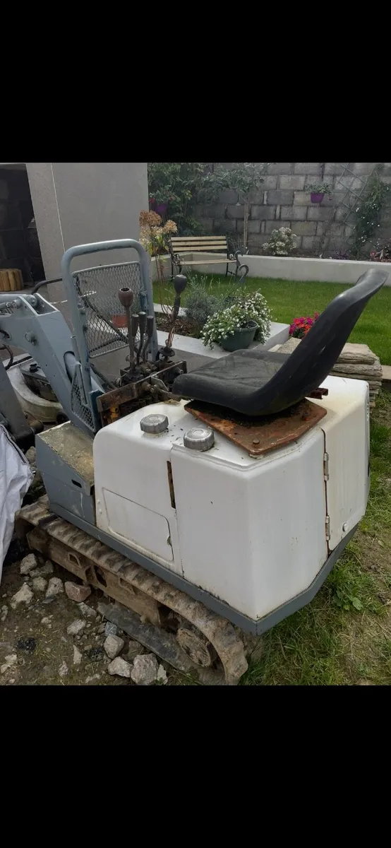 Nissan micro digger NO80