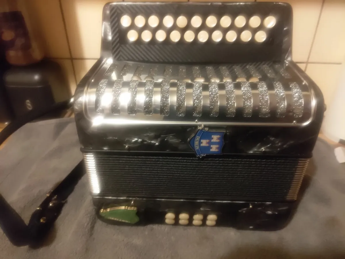 Button accoradian MC neela - Image 1