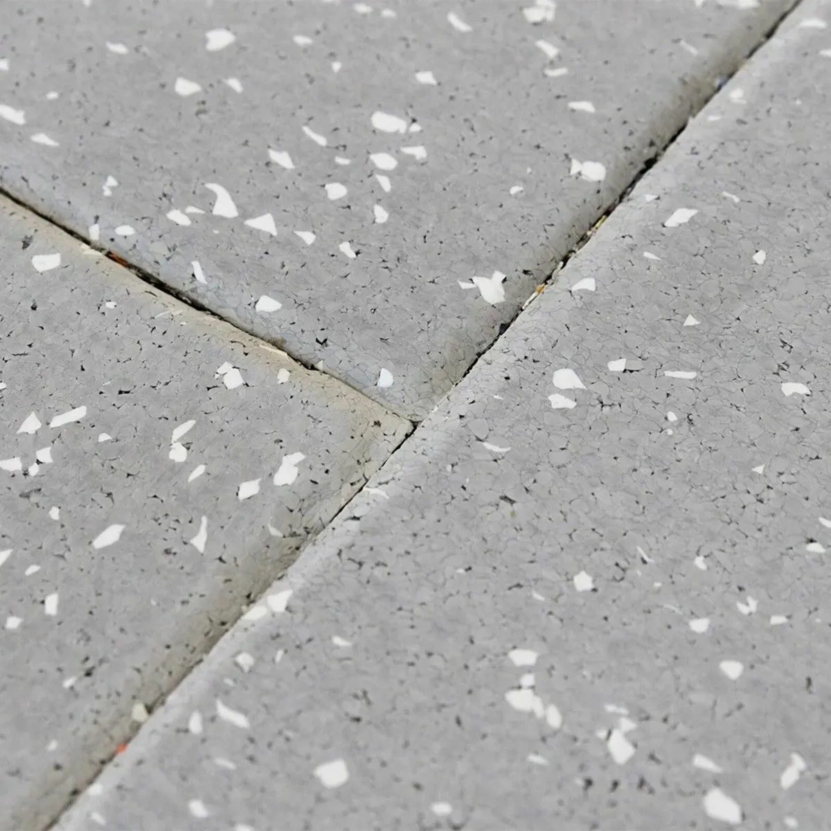 Lux: Glacier 15mm 1m² Rubber Gym Flooring Tiles - Image 3