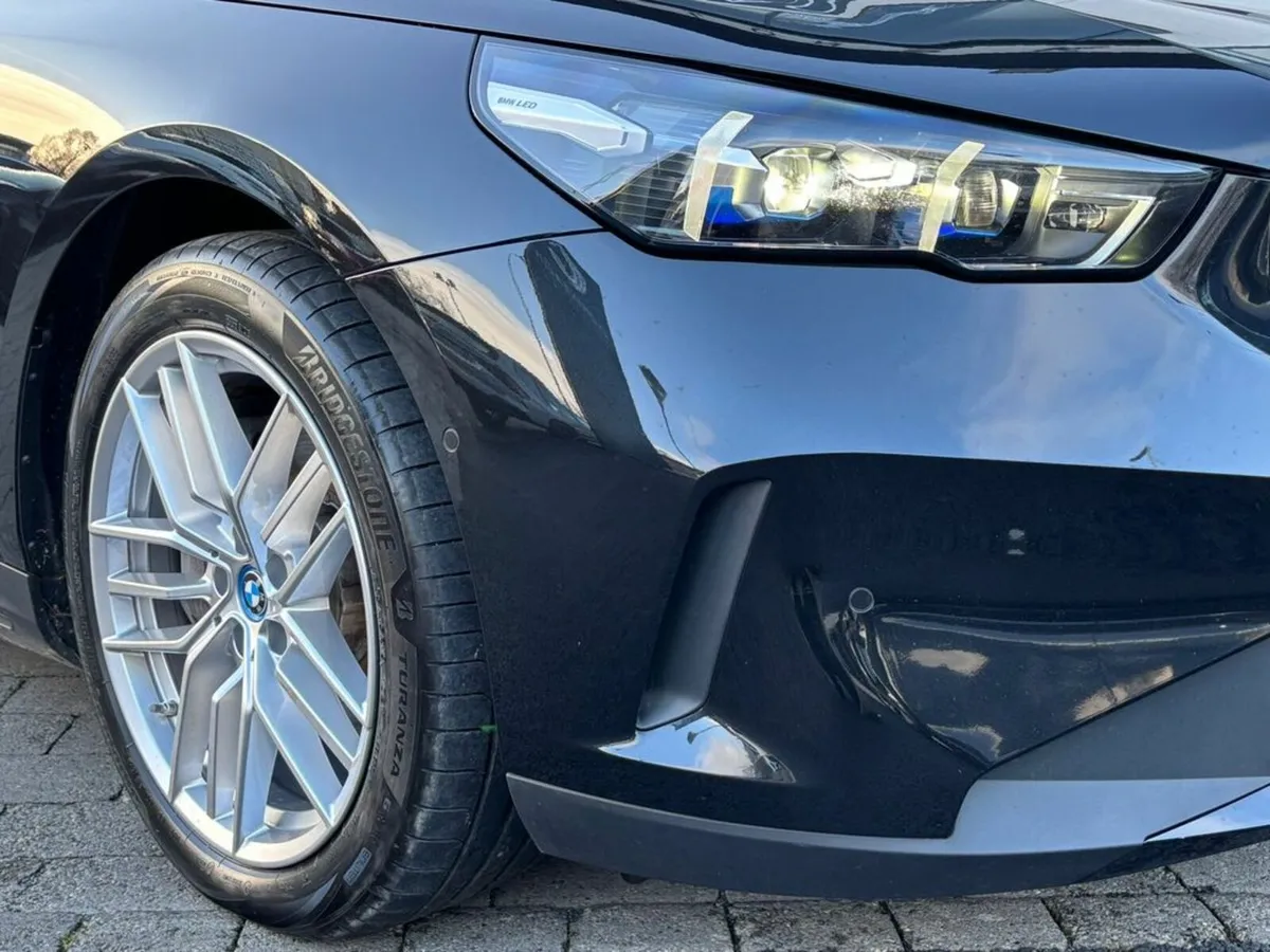 BMW i5 EDRIVE40 SPORT EDITION - Image 2