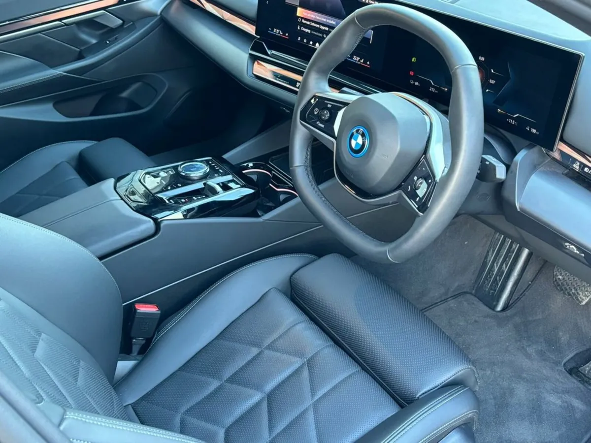 BMW i5 EDRIVE40 SPORT EDITION - Image 4