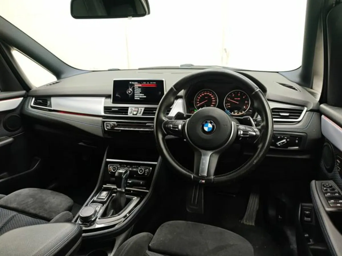 BMW 2-Series 2.0D M SPORT Automatic, Reversing cam - Image 3
