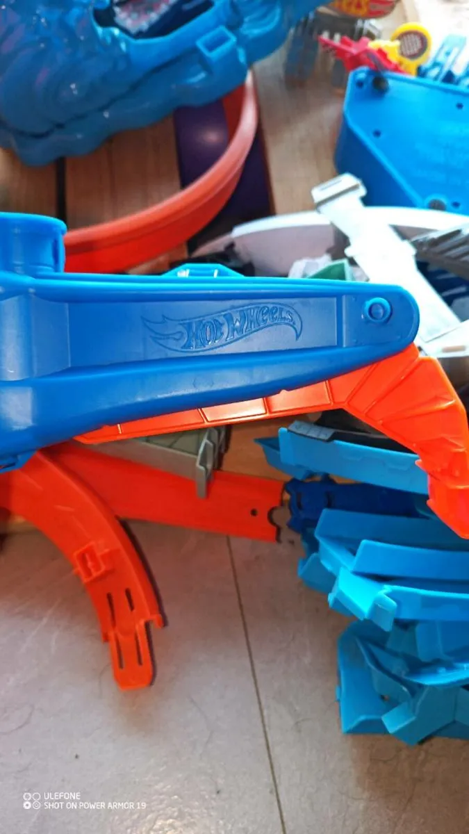Hot Wheels track sets - Image 3