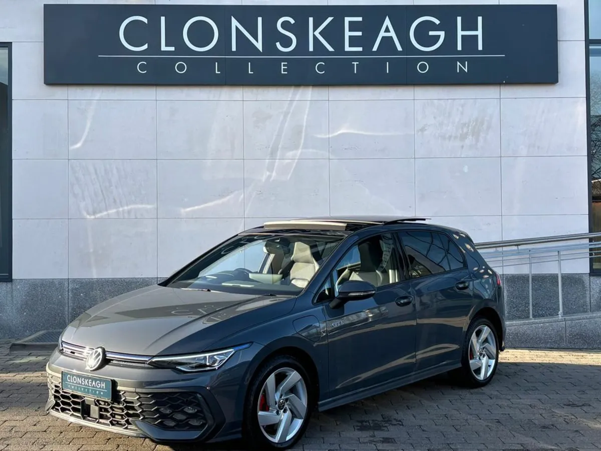 Volkswagen Golf GTE DSG PAN ROOF, NEW MODEL - Image 3