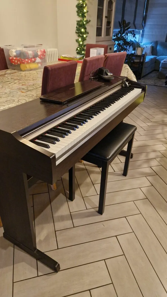 Yamaha electric piano - Image 1