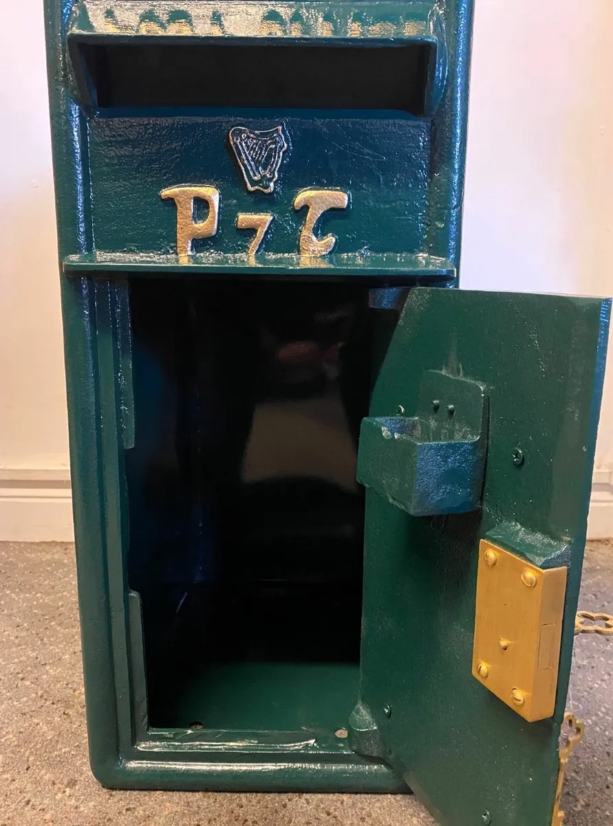 CAST IRON POST BOX - Image 4