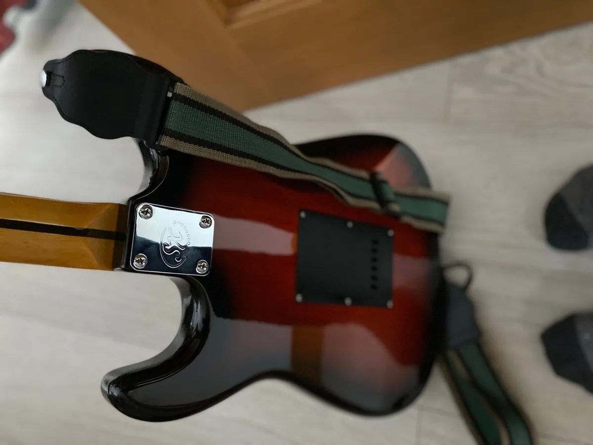 Electric guitar - Image 2