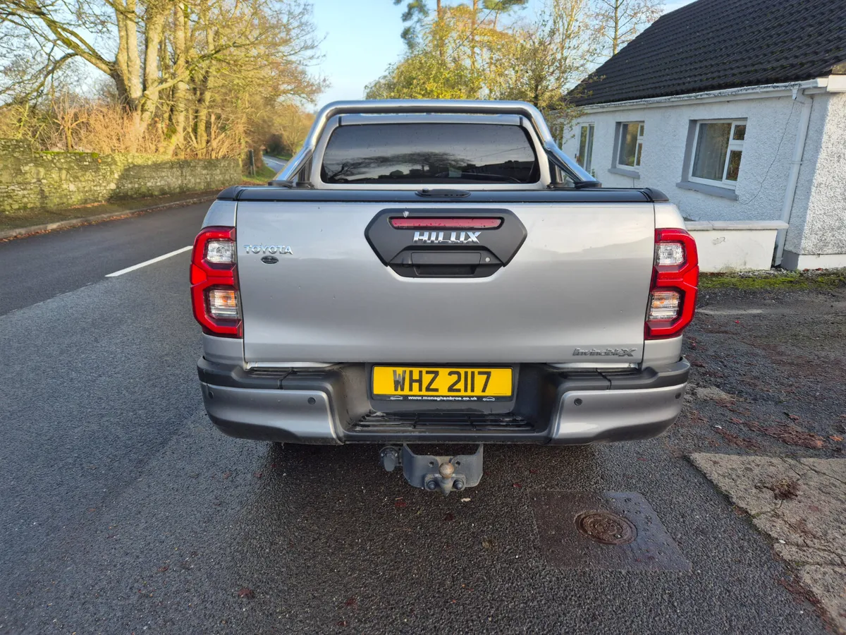 Toyota Hilux 2023 - Image 2