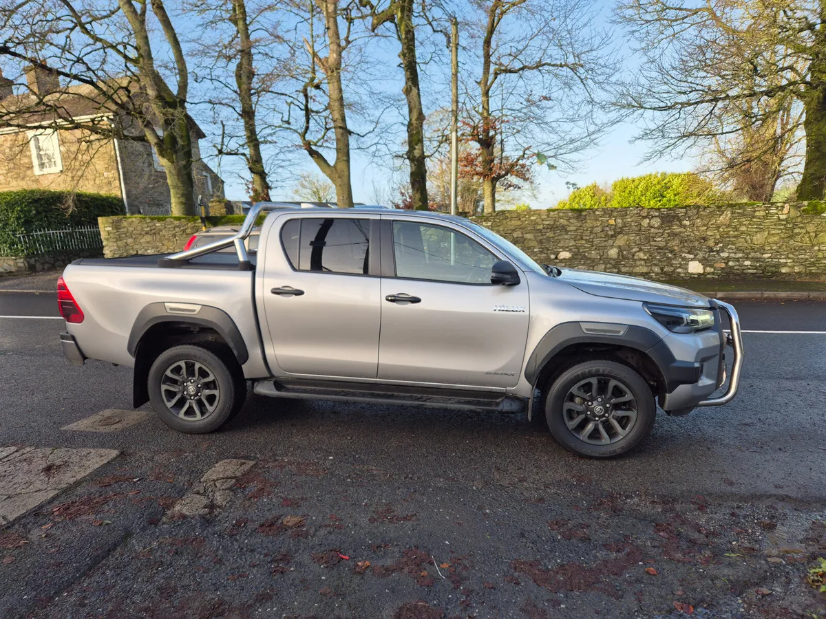 Toyota Hilux 2023 - Image 3