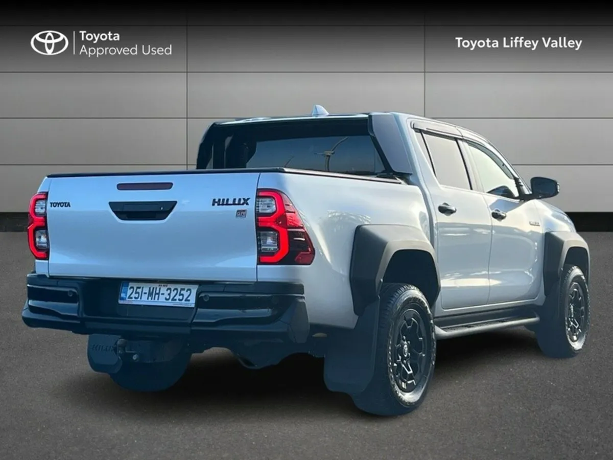 Toyota Hilux 2.8 GR SPORT II - Image 2