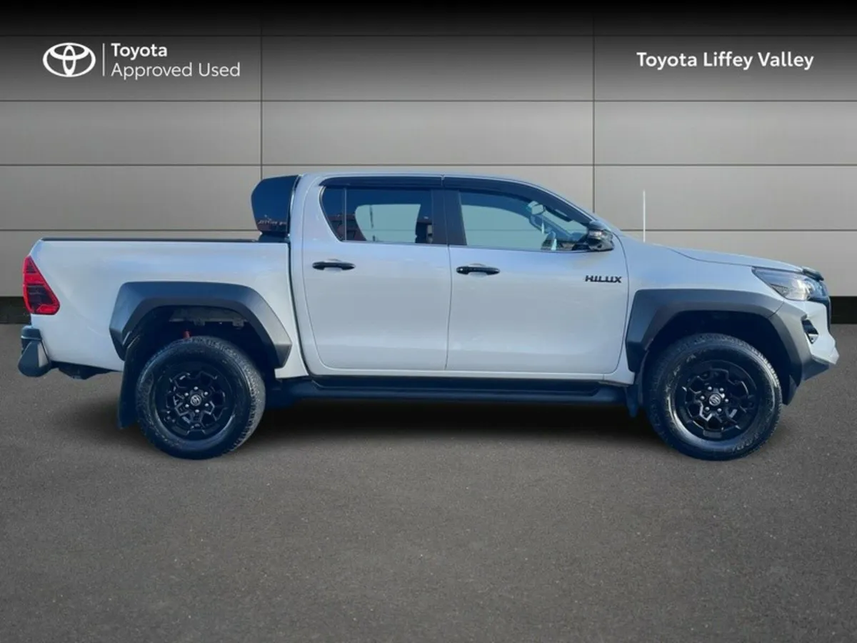 Toyota Hilux 2.8 GR SPORT II - Image 3