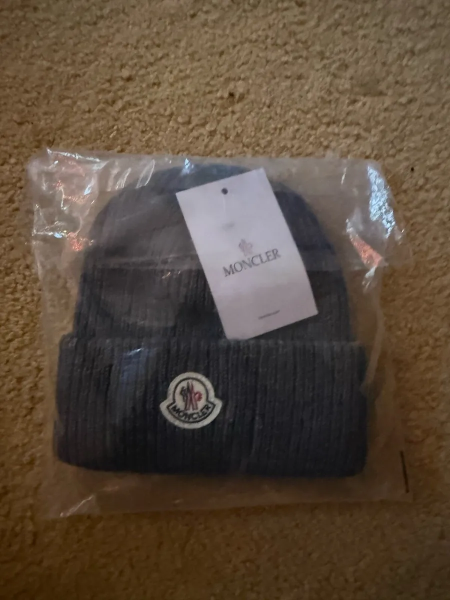 Grey Moncler beanie - Image 3