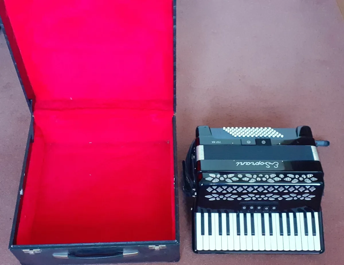 piano accordian - E Soprani 72 bass - Image 3