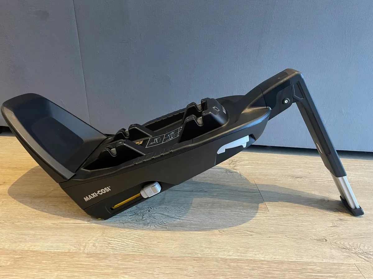 Maxi Cosi Familyfix 3 Car Seat Base (Pickup only) - Image 3