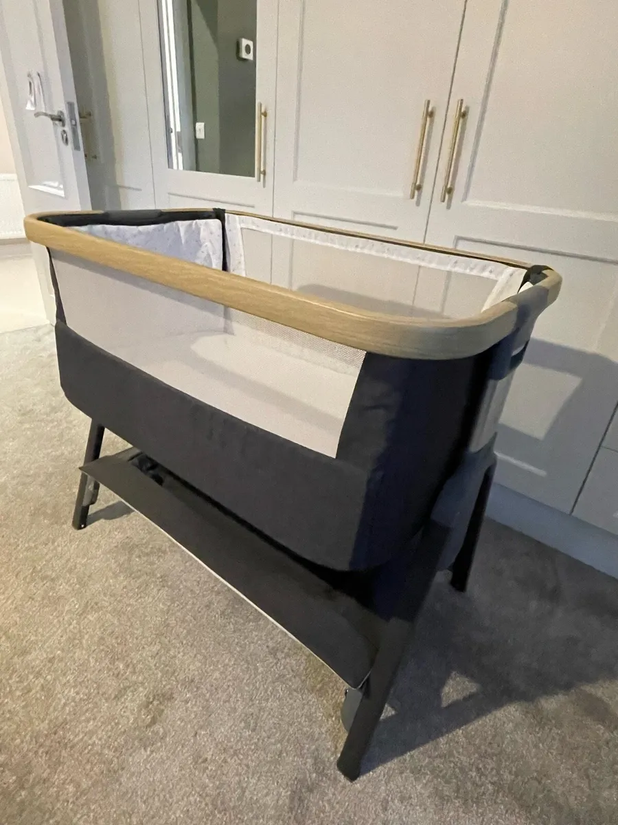 CoZee bed side crib - Image 1
