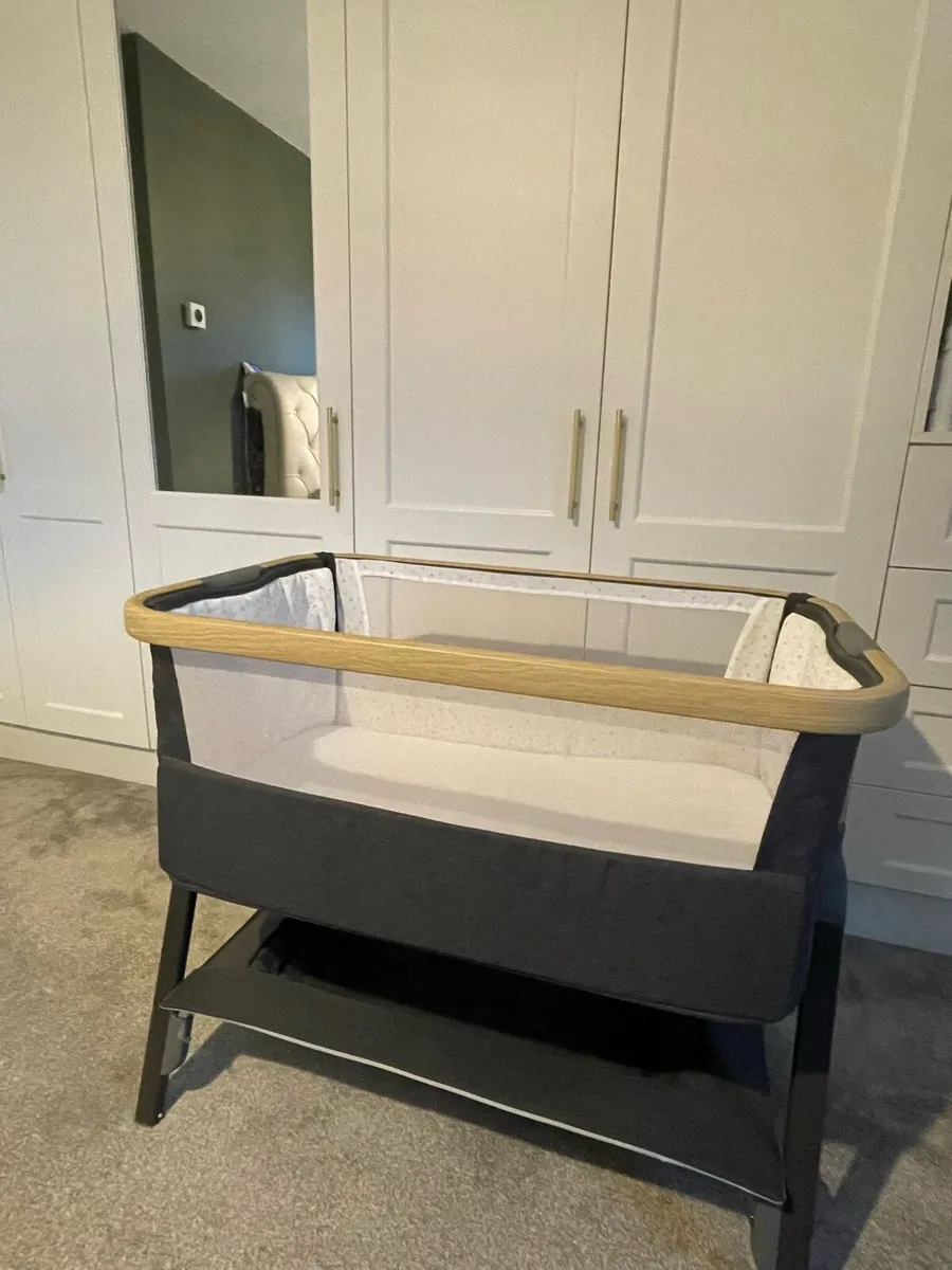 CoZee bed side crib - Image 2