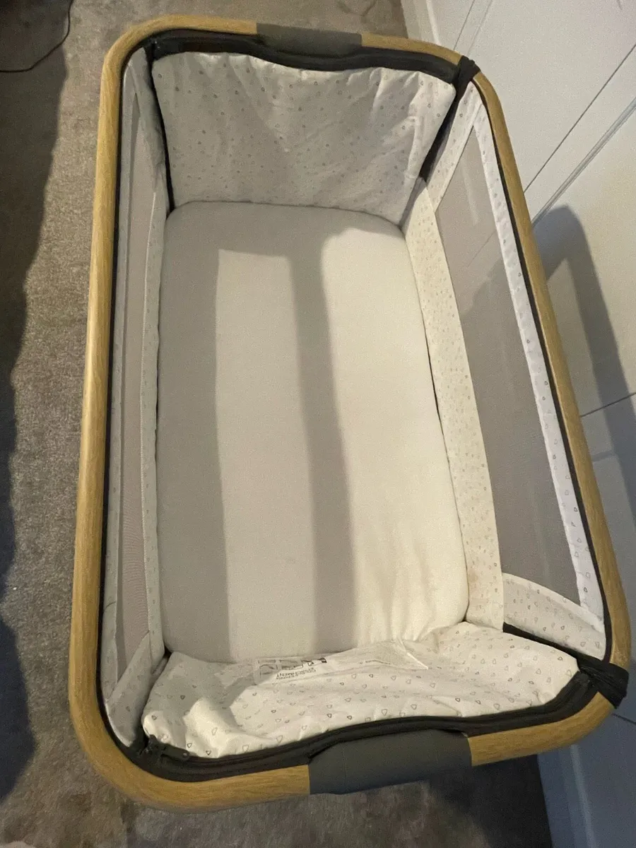 CoZee bed side crib - Image 3