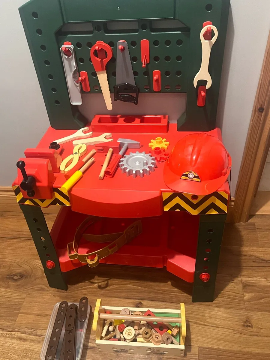 Tool bench and tools