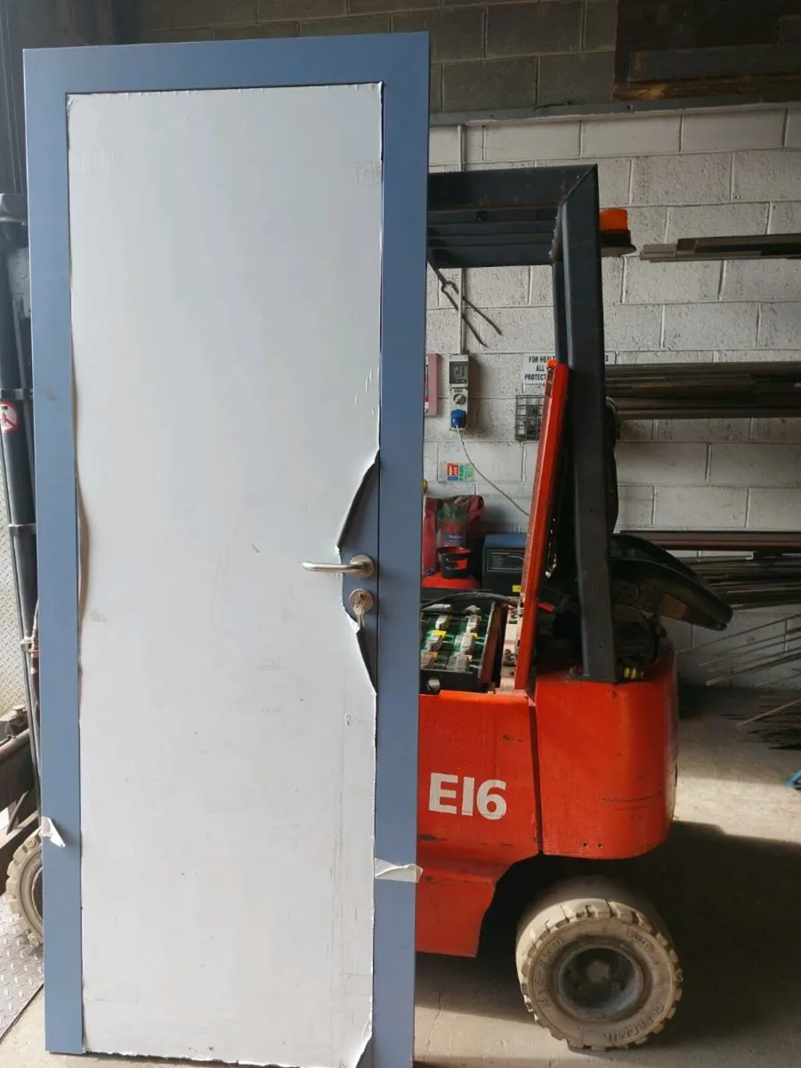 Door + frame - Image 2