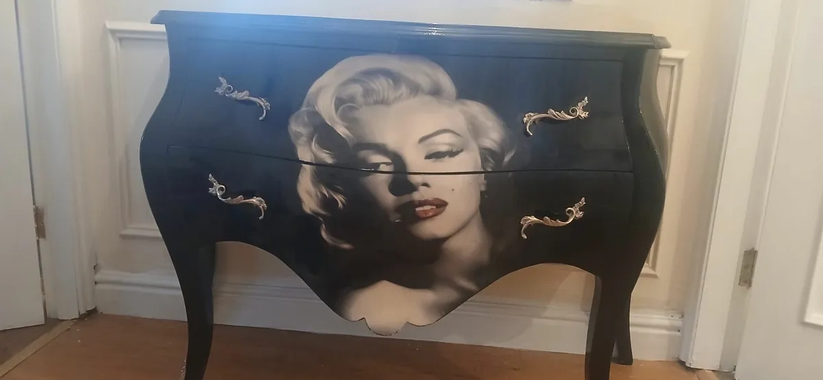 Marilyn Monroe Table - Image 1