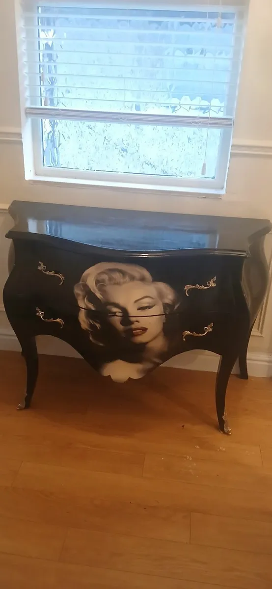 Marilyn Monroe Table - Image 2