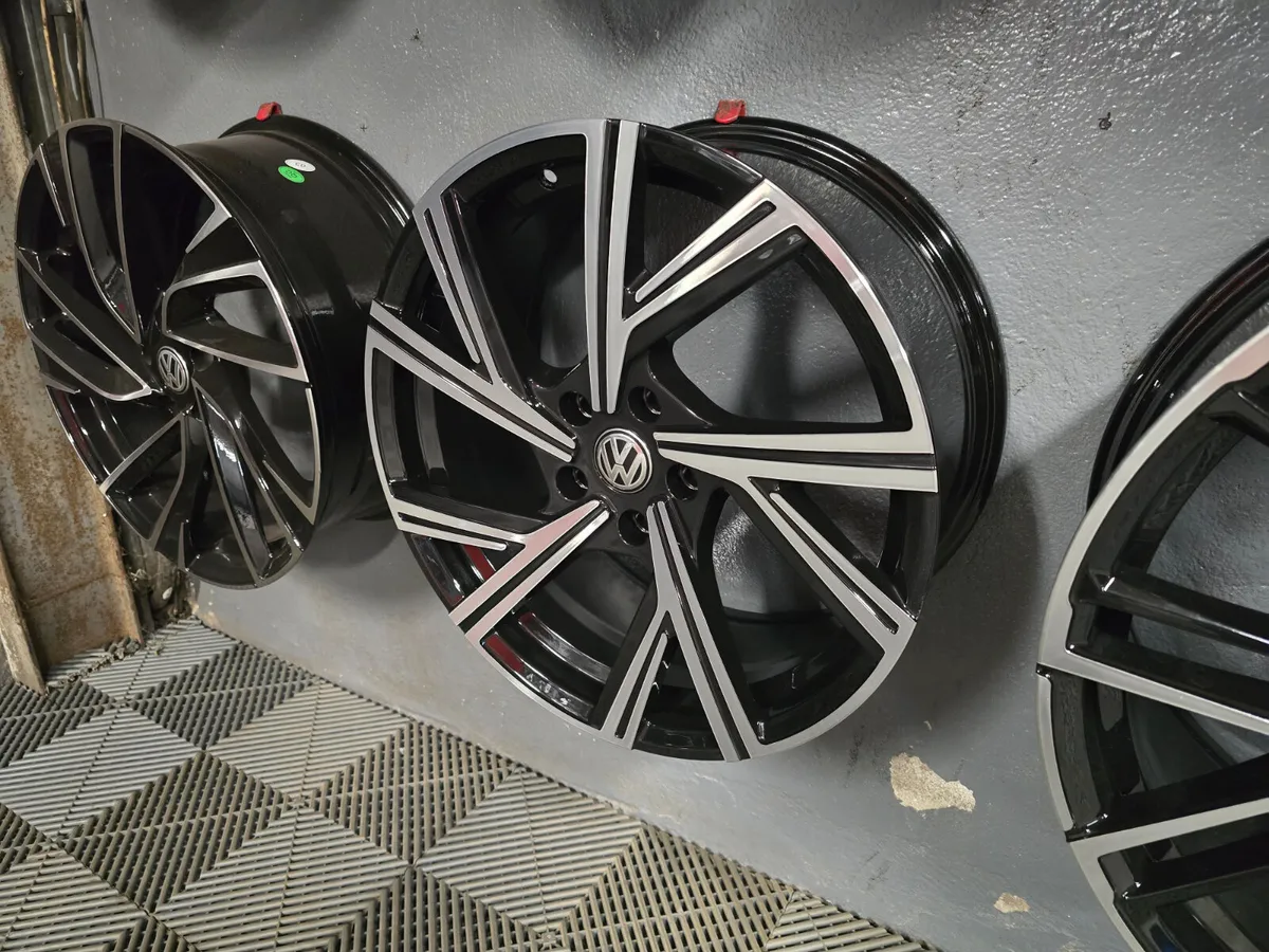 **Special** 18" Volkswagen Bergamo Style