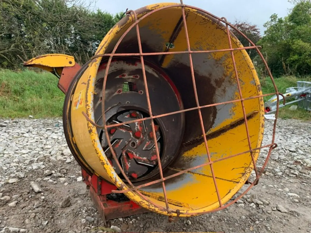 TEAGLE 4040 SILAGE/STRAW BALE SHREDDER - Image 1